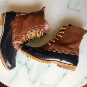 GH Bass & Company duck rain boots. Navy. Women’s size 9.